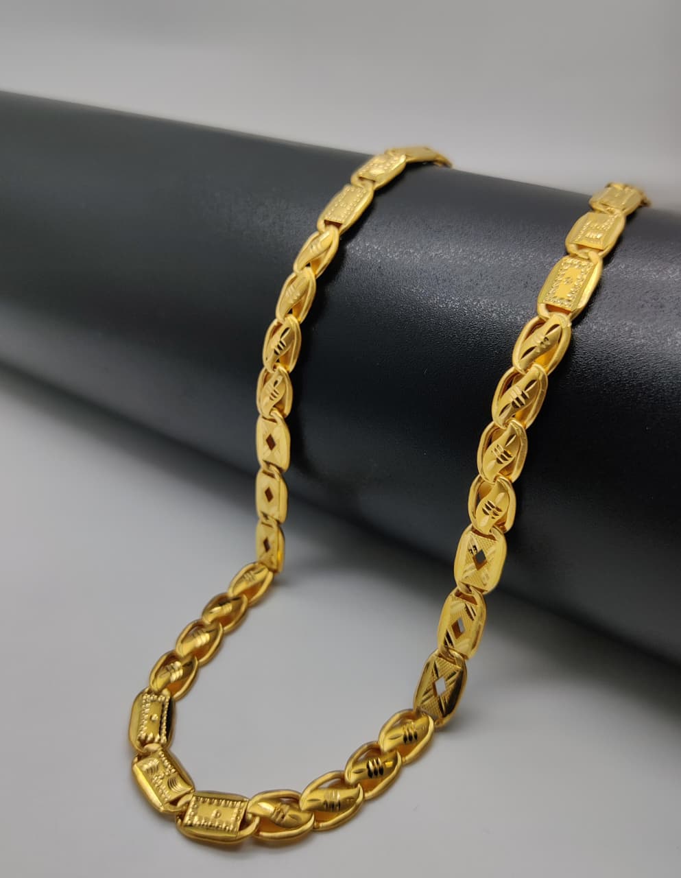 Lotus Nawabi Chain